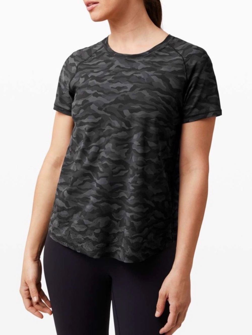 Lululemon Women's Short Sleeve Active Tee in Black Camo GREAT CONDITION